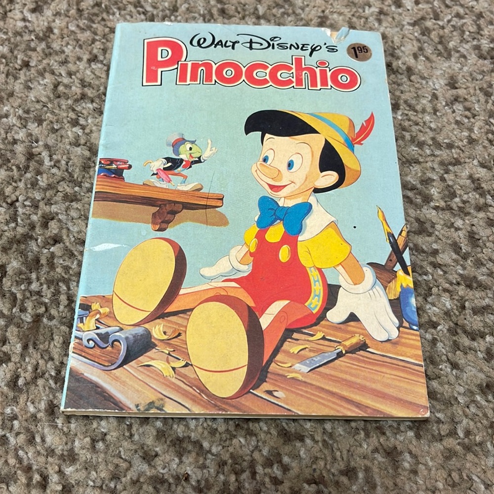 Walt Disney’s Pinocchio paper back book
